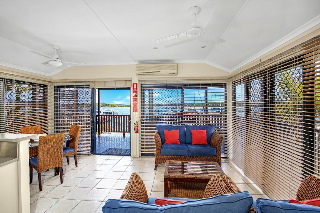 Tin Can Bay Marina Villas Eksteriør billede