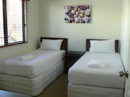 Tin Can Bay Marina Villas Eksteriør billede